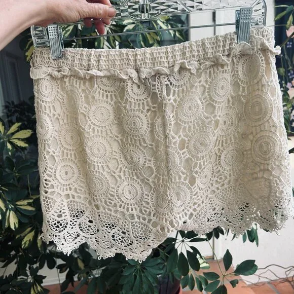 FORCYNTHIA crochet beach shorts - Picture 3 of 4